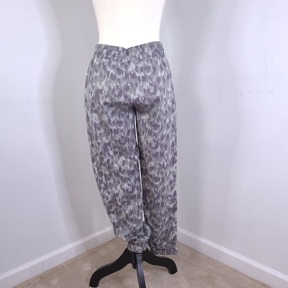 Cloth & Stone Jogger Pants XS Wide Leg Grey Animal Print Abstract Tencel - Picture 2 of 12